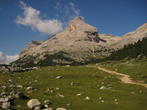 Auf dem Dolomitenhöhenweg Nr.1 von der Lavarella-Hütte zum Col-Alt
